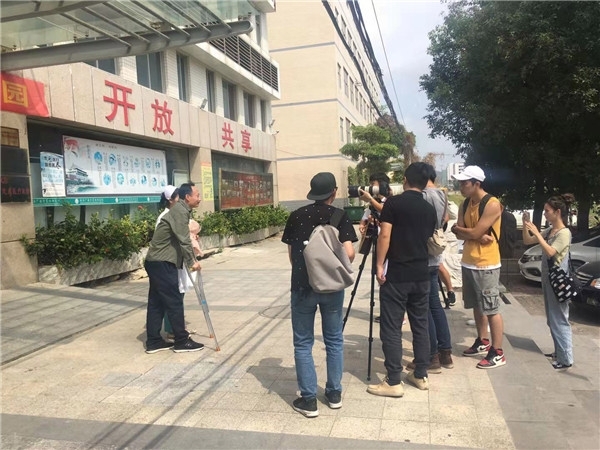 感恩节，香山网采访广安微电影《吉他》导演