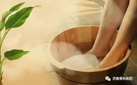 膝盖疼还有响声是怎么回事